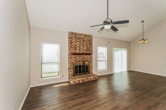 2200 Wembley Downs Dr in Arlington, TX - Building Photo - Building Photo