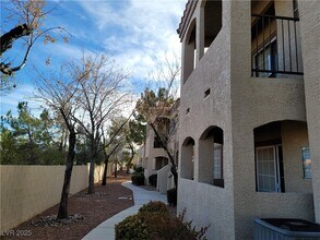 1851 Hillpointe Rd in Henderson, NV - Foto de edificio - Building Photo