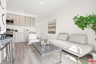 224 N Alvarado St in Los Angeles, CA - Building Photo - Building Photo