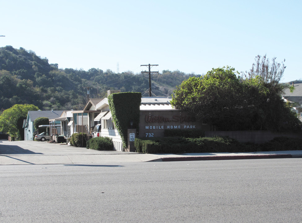 732 E Route 66 in Glendora, CA - Foto de edificio