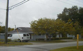 401 1st Ave NE in Largo, FL - Building Photo