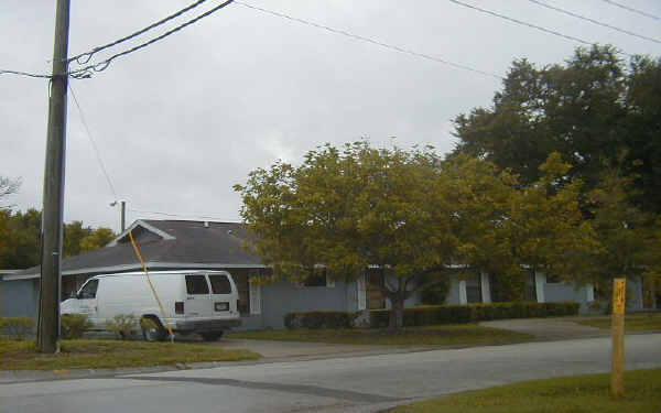 401 1st Ave NE in Largo, FL - Foto de edificio