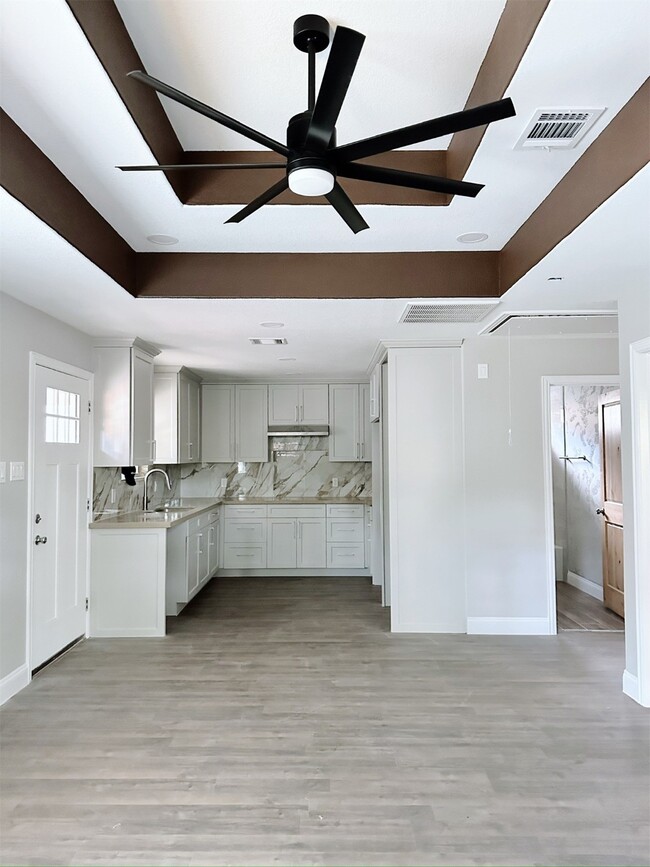 property at 307 1/2 Ennis St