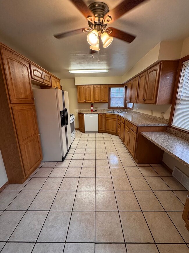 285 E Howard St in Girard, OH - Building Photo - Building Photo