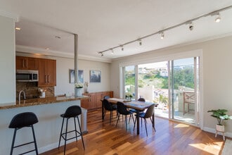 3217 Columbia St, Unit 8 in San Diego, CA - Foto de edificio - Building Photo