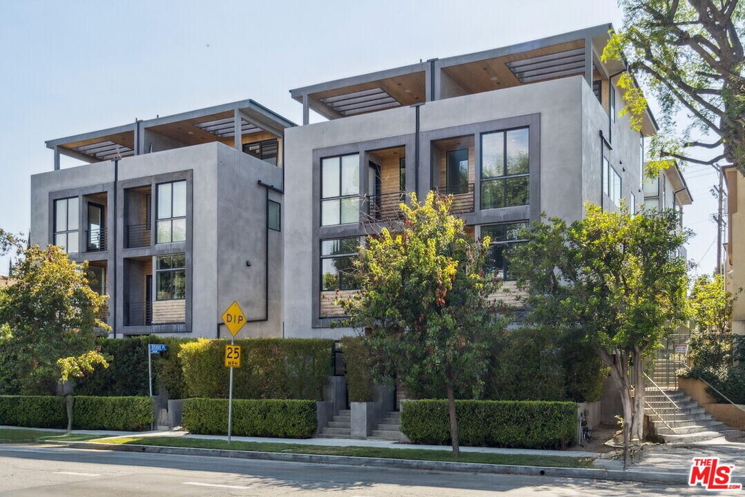 4429 Tujunga Ave in Los Angeles, CA - Building Photo