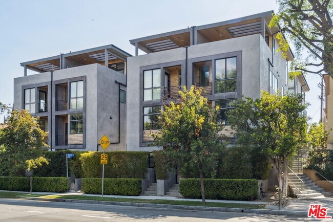 property at 4429 Tujunga Ave