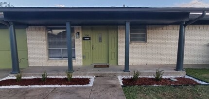 306 Ridgeway Cir in Lewisville, TX - Building Photo - Building Photo