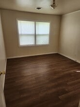 1701 E Oak Ave in Enid, OK - Building Photo - Building Photo