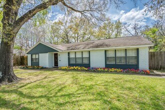 5507 W Bellfort Ave in Houston, TX - Building Photo - Building Photo