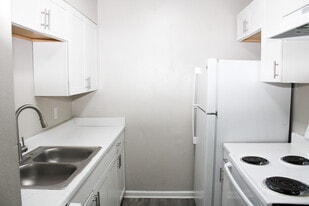 The Residences at Glen Oaks in Jackson, MS - Building Photo