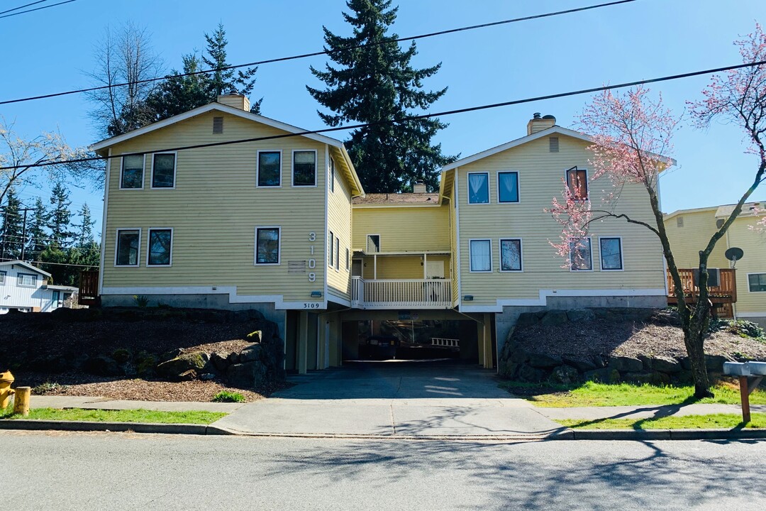 Halo 11 Townhomes in Renton, WA - Building Photo