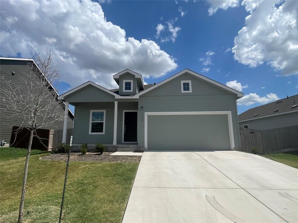 133 Akela Wy in Georgetown, TX - Building Photo