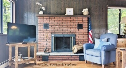 102 Elm Ct in Dingmans Ferry, PA - Building Photo - Building Photo