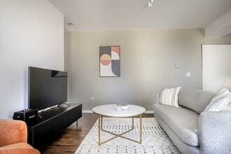 30 E Roosevelt Rd in Chicago, IL - Foto de edificio - Building Photo