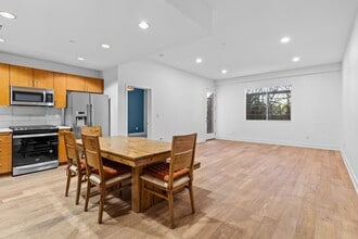 13337 Beach Ave in Marina Del Rey, CA - Building Photo - Building Photo