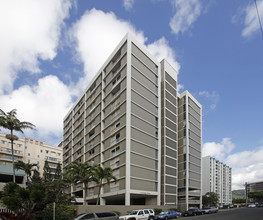 Alexander Towers in Honolulu, HI - Building Photo - Building Photo