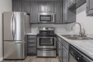 Montecito Apartments in Phoenix, AZ - Building Photo