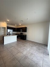 10120 W 32nd Ln in Hialeah, FL - Building Photo - Building Photo