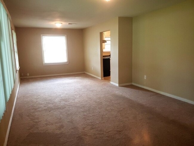 3758 Denton Hwy in Fort Worth, TX - Foto de edificio - Building Photo