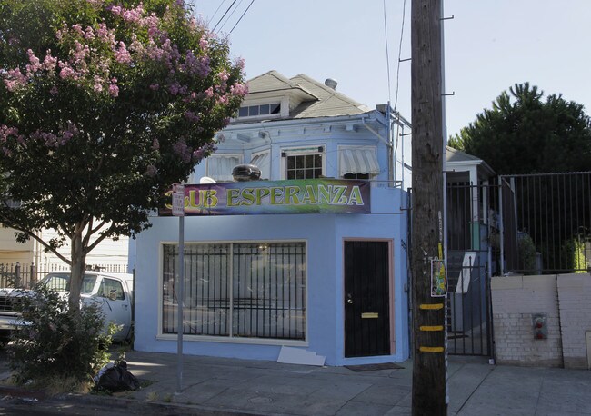 2122 Fruitvale Ave in Oakland, CA - Foto de edificio - Building Photo