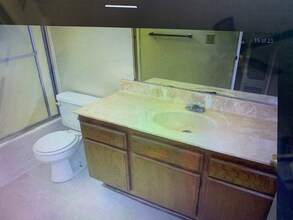 13407 Kornblum Ave. in Hawthorne, CA - Foto de edificio - Building Photo