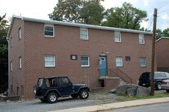 204 High St in Shippensburg, PA - Building Photo - Building Photo