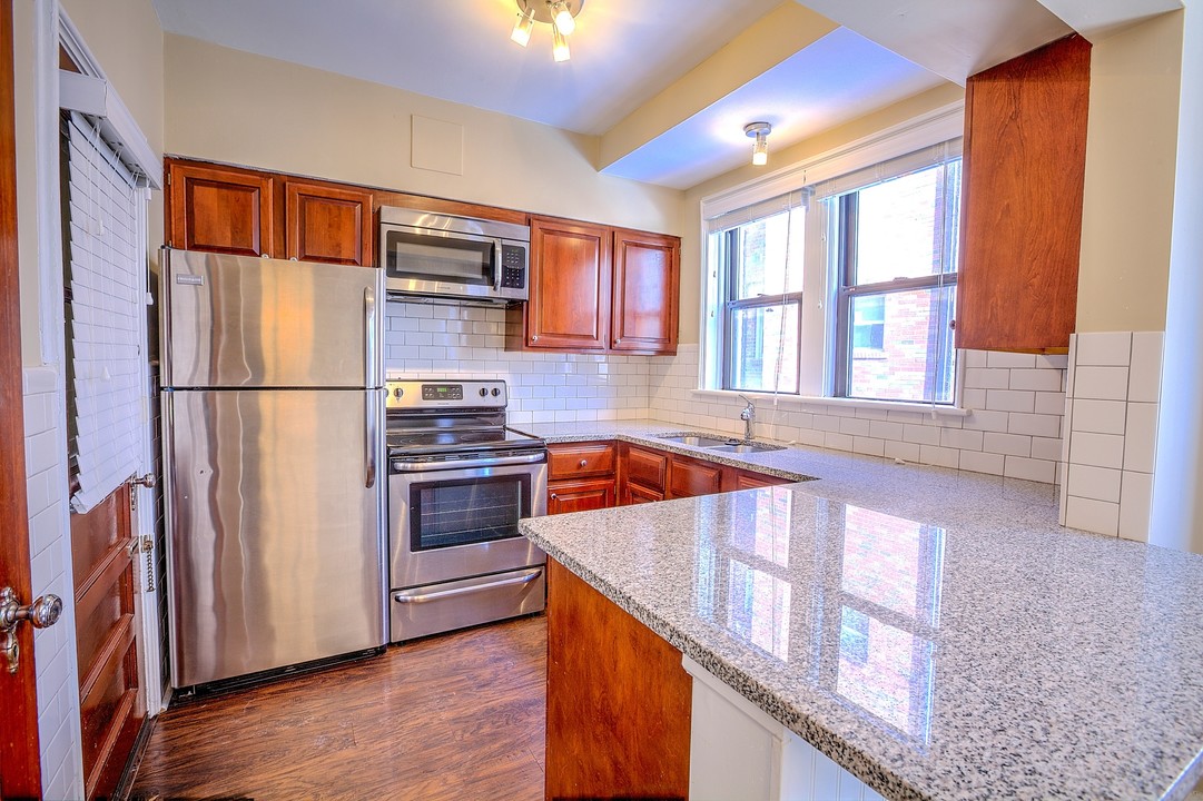 7518 Cromwell Dr in Clayton, MO - Foto de edificio
