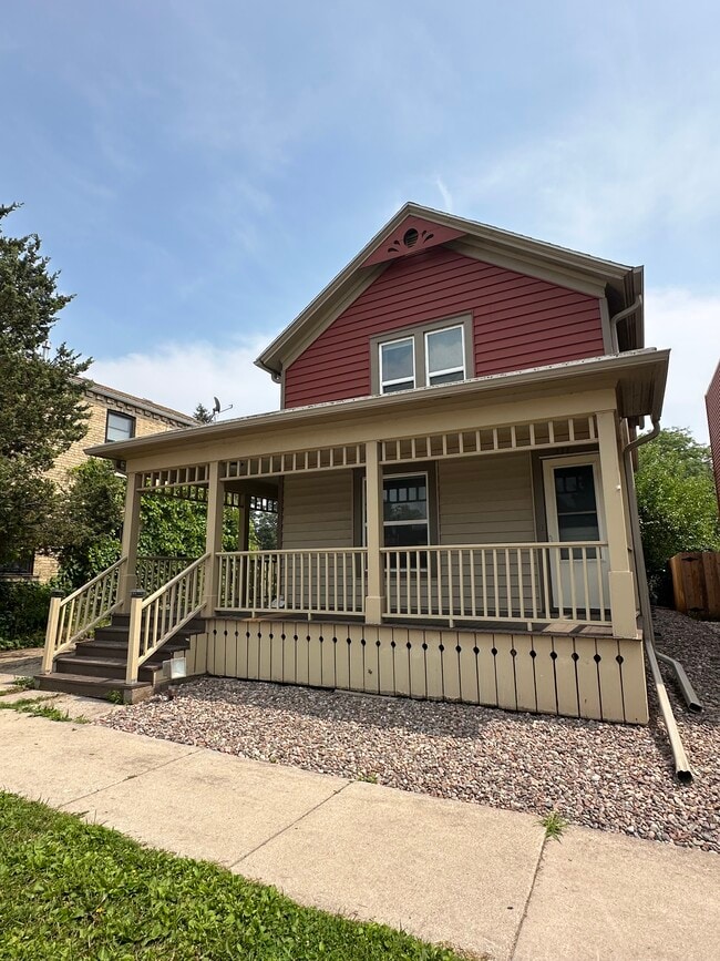 275 E Green Bay Ave, Unit 275