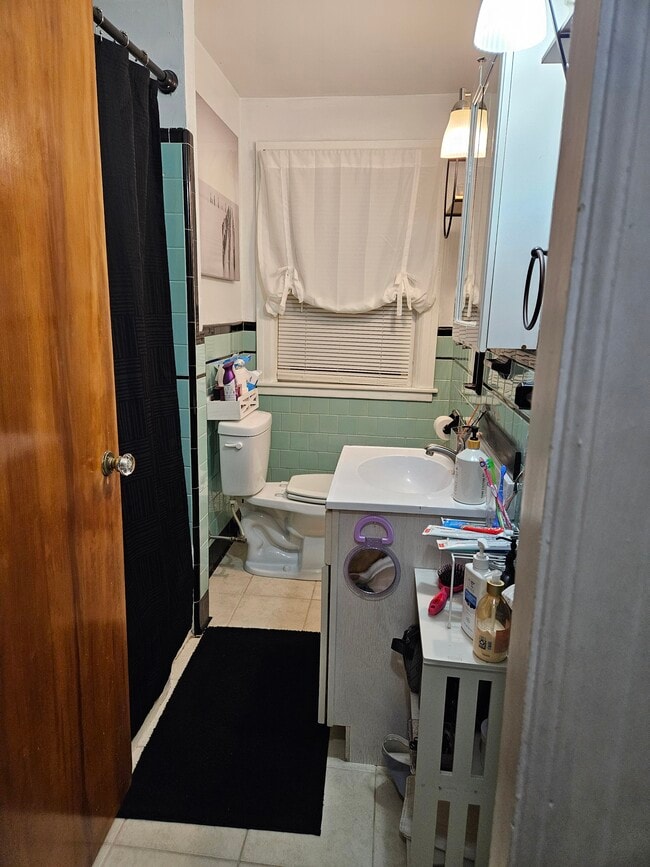 1058 Post Rd in Warwick, RI - Building Photo - Building Photo