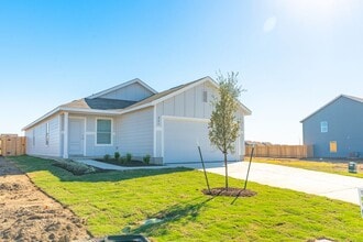 241 Kings Row Ln in Jarrell, TX - Building Photo - Building Photo