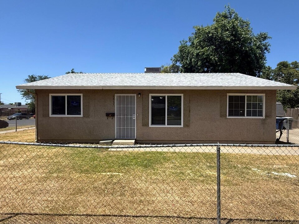 1211-1215 H St in Merced, CA - Building Photo
