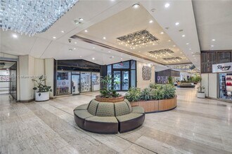 999 Brickell Bay Dr, Unit 711 in Miami, FL - Building Photo - Building Photo