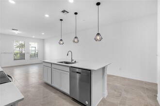 8356 NW 7th Pl in Plantation, FL - Foto de edificio - Building Photo