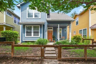 1601 Miriam Ave in Austin, TX - Foto de edificio - Building Photo