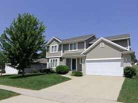 1118 Rolling Creek Dr NE in Cedar Rapids, IA - Building Photo