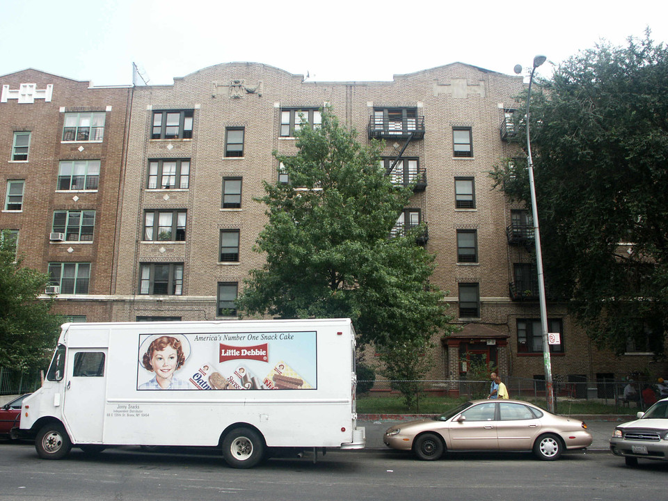 1970-74 University Ave in Bronx, NY - Building Photo