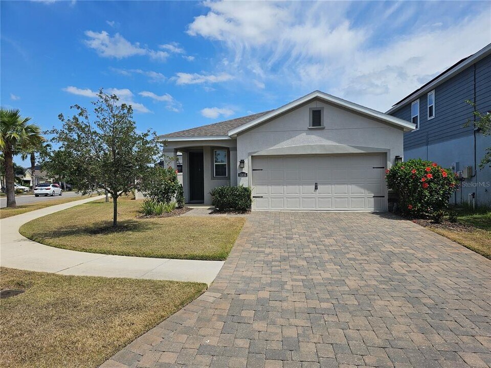 12115 Blue Pacific Dr in Riverview, FL - Building Photo
