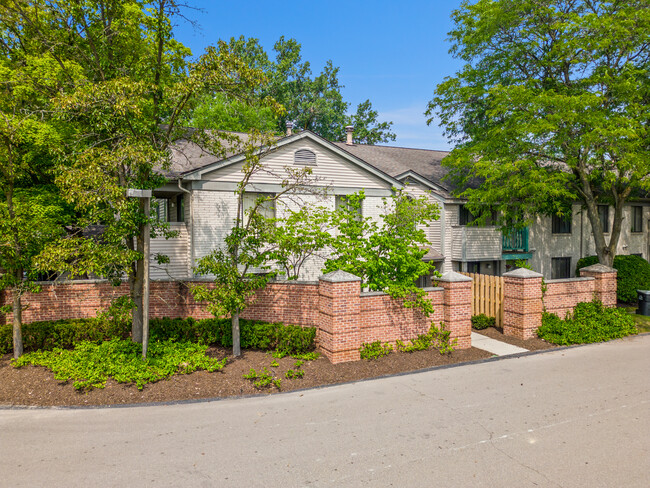 The Tree Tops in Northville, MI - Building Photo - Building Photo