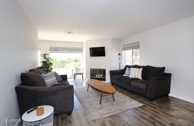 10080 E Mountainview Lake Dr, Unit 330 in Scottsdale, AZ - Foto de edificio - Building Photo