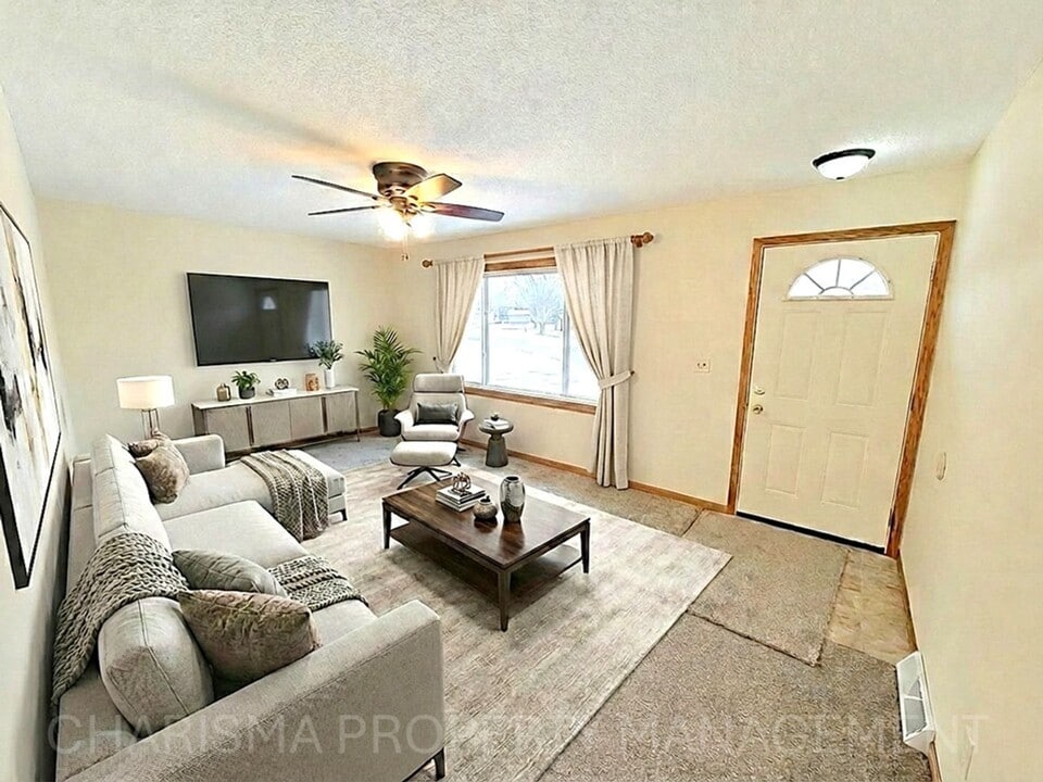 4229 W Mesa Pass in Sioux Falls, SD - Building Photo