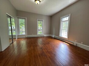 333 S Douglas Ave-Unit -1 in Springfield, IL - Foto de edificio - Building Photo