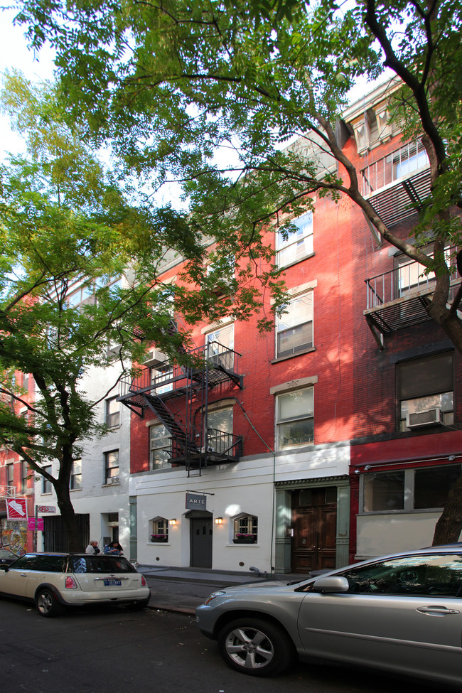 294 Elizabeth St in New York, NY - Building Photo - Building Photo