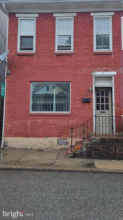property at 257 W Rowe St