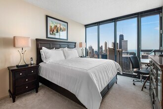 225 N Columbus Dr in Chicago, IL - Foto de edificio - Building Photo