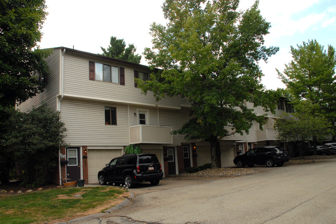 Shangri-La Townhomes in Plum, PA - Foto de edificio