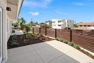 2435 Poinsettia Dr in San Diego, CA - Building Photo - Building Photo