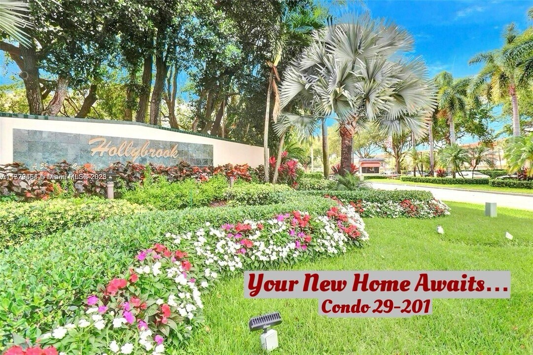 611 S Hollybrook Dr in Pembroke Pines, FL - Building Photo