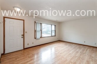 209 Todd Cir in Ames, IA - Building Photo - Building Photo