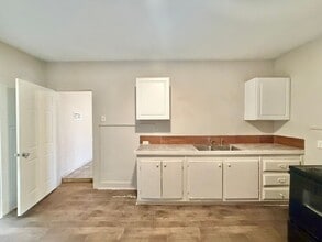 714 W Bow St in Tyler, TX - Foto de edificio - Building Photo